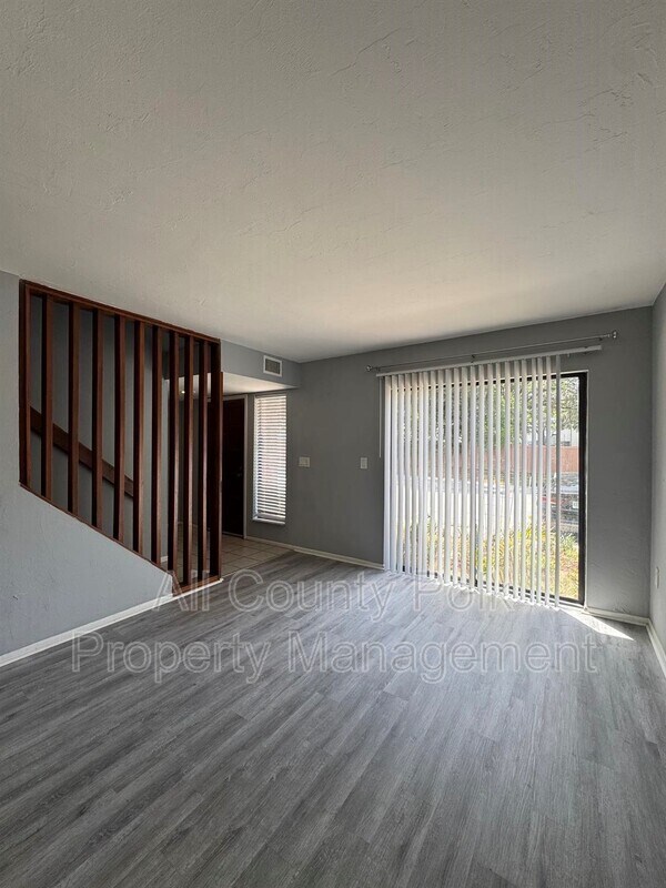 Foto del edificio - 1836 N Crystal Lake Dr