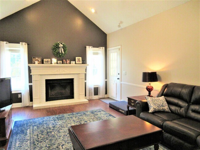 Foto del edificio - 3/2 Charming Cottage style home!