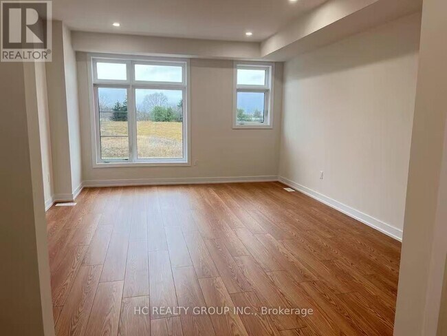 Photo du bâtiment - 1810 Donald Cousens Pkwy