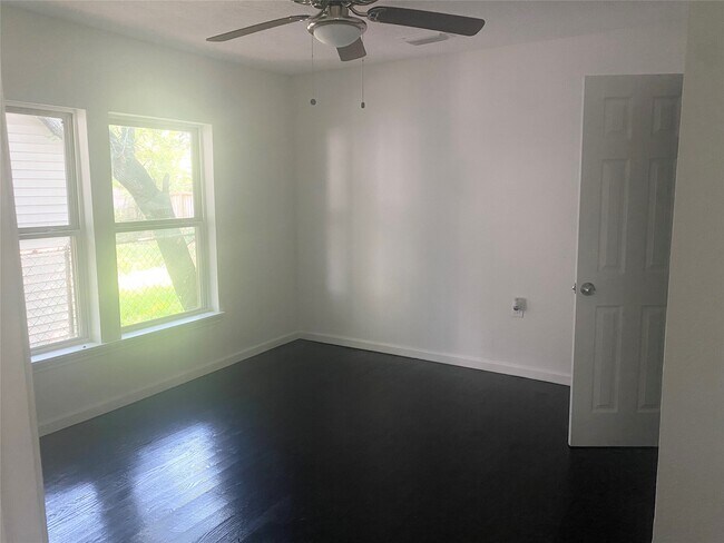 Foto del edificio - 7410 Longview St