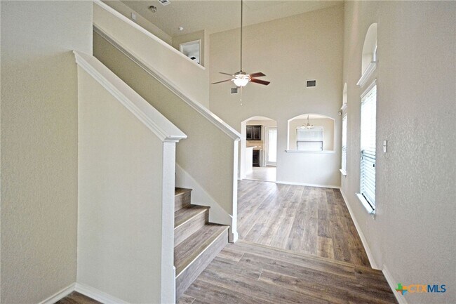 Building Photo - 2121 Sinclair Dr