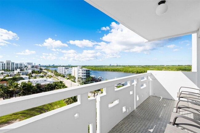 Building Photo - 3111 N Ocean Dr