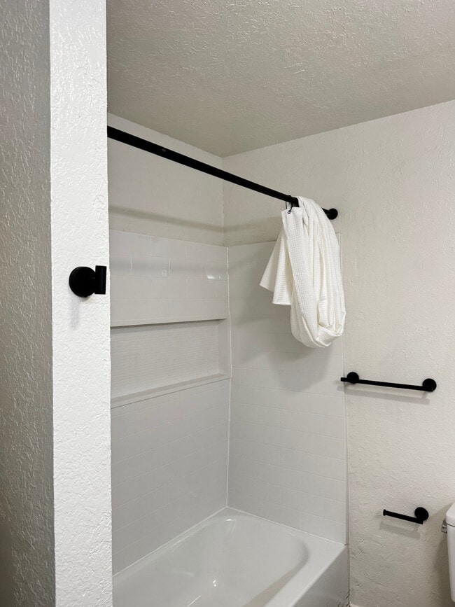 Building Photo - Vista Glen Apartments