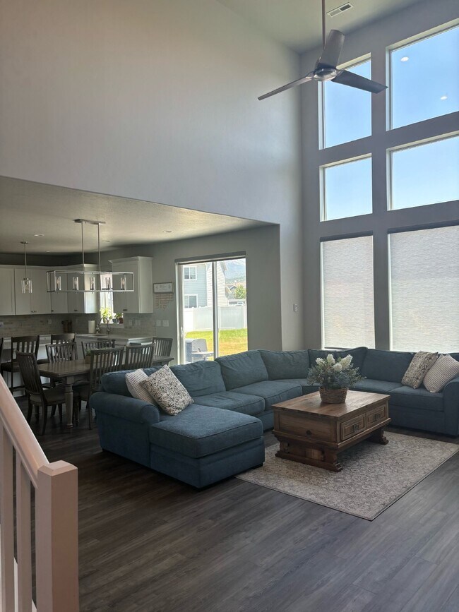 Building Photo - Spacious 5-Bed Home in Bluffdale