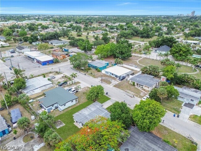 Building Photo - 1527 Gardenia Ave