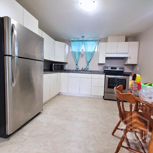 Photo du bâtiment - 1-Bedroom Basement Apartment in Tillsonburg!!