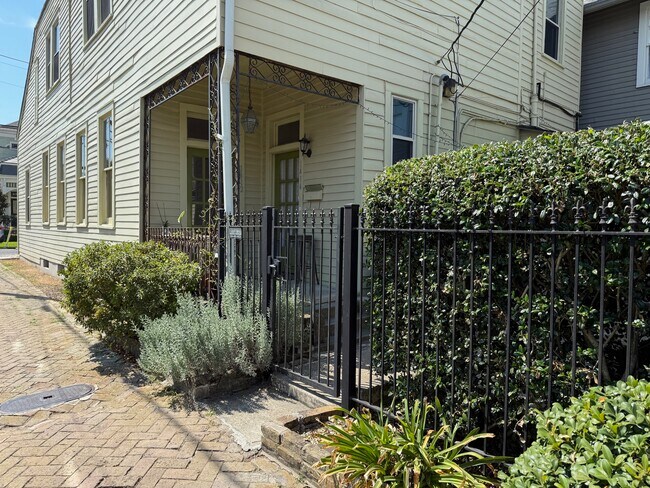 Building Photo - 1412 General Pershing St