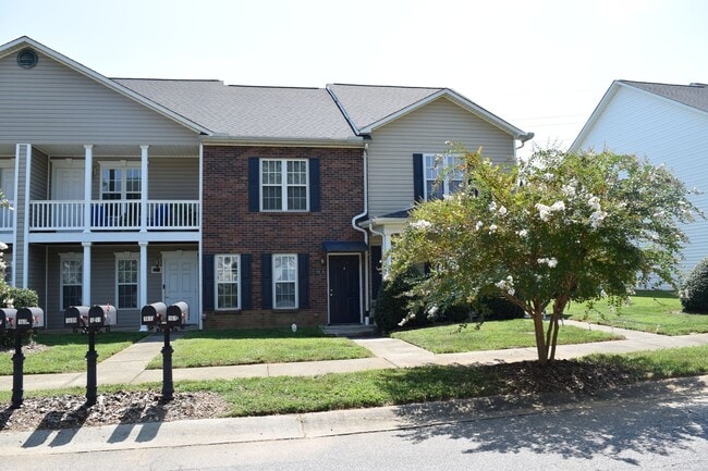 Building Photo - Spacious 2BR 2BA Townhome In Prime Location!