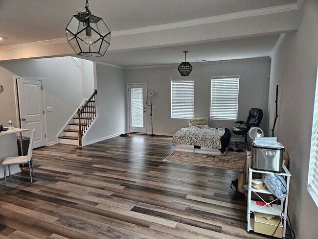 Building Photo - Modern townhome with high-end finishes throughout, minutes to 540 and walkable to great shopping.