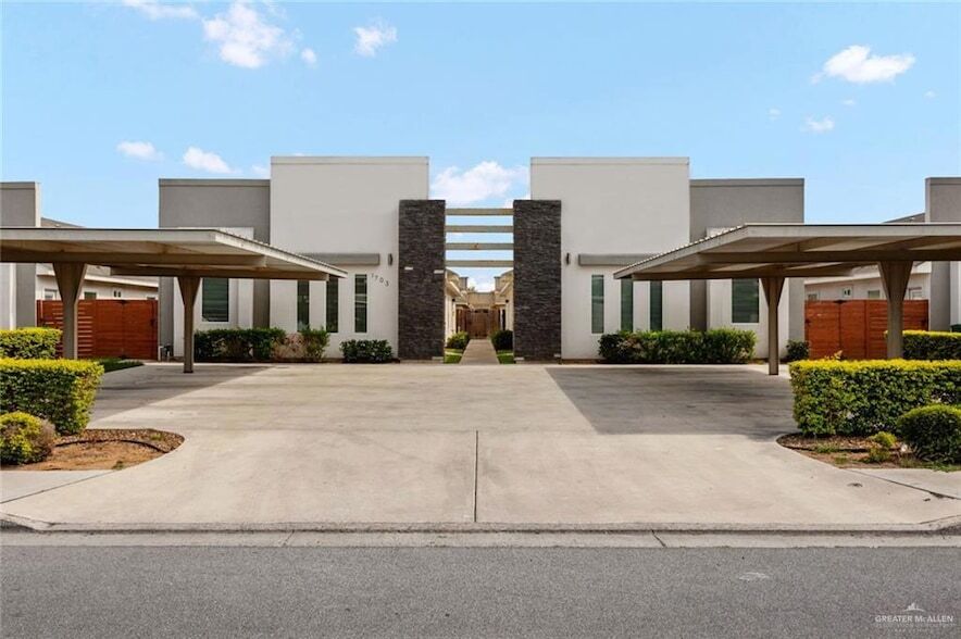 Foto principal - 1701 W Garrison Dr