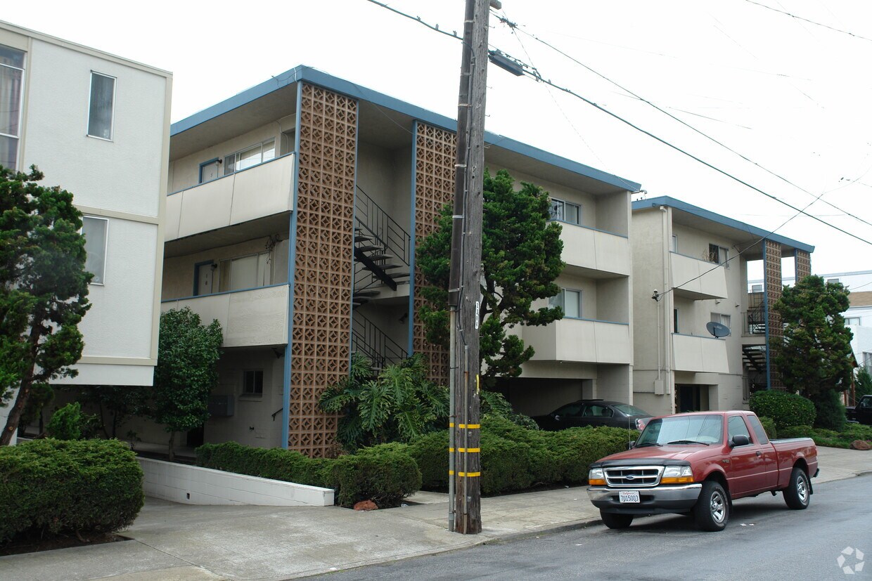 Primary Photo - 1062-1066 Kains Ave
