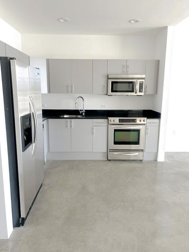 Building Photo - Cynergi Lofts at Wynwood