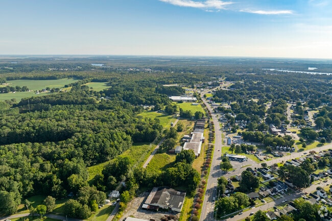 Travel northbound and southbound is easy for Sawyertown residents via U.S. Highway 17.