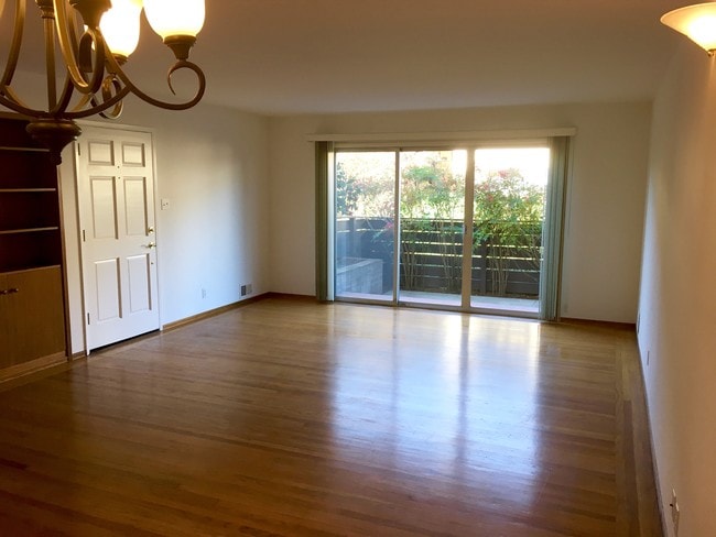 Living Room - 270 Waverley St
