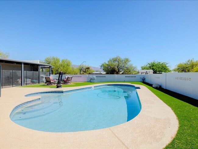 Building Photo - 1 Bedroom 1 Bathroom FULLY FURNISHED! COMM...