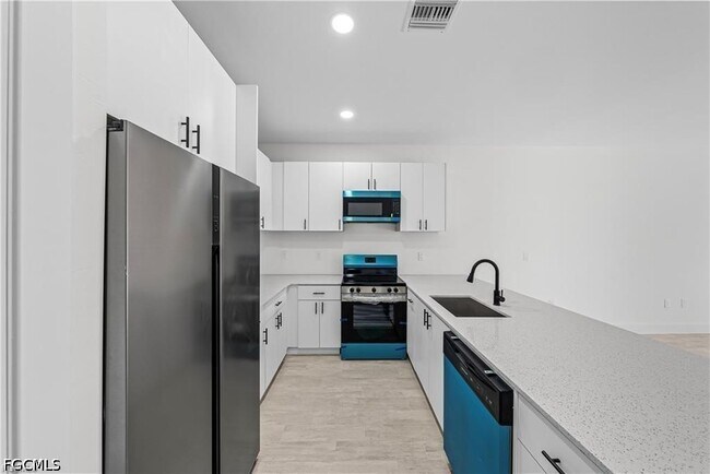 Foto del edificio - 2220 Kenneth Ave S