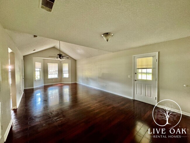 Foto del edificio - 220 Jamey Ln