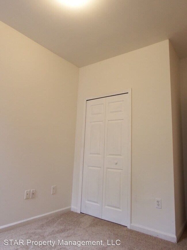 Building Photo - 3 br, 2.5 bath House - 430 E. 23rd St.