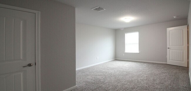 Building Photo - Immaculate home for lease