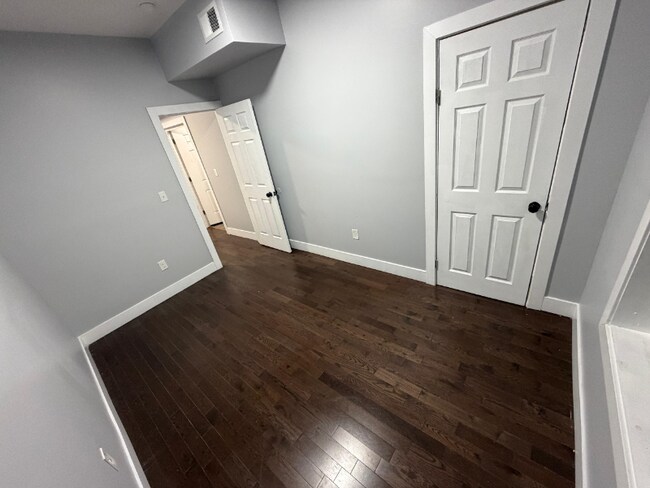 Foto del edificio - 360-362-362 Peshine Ave