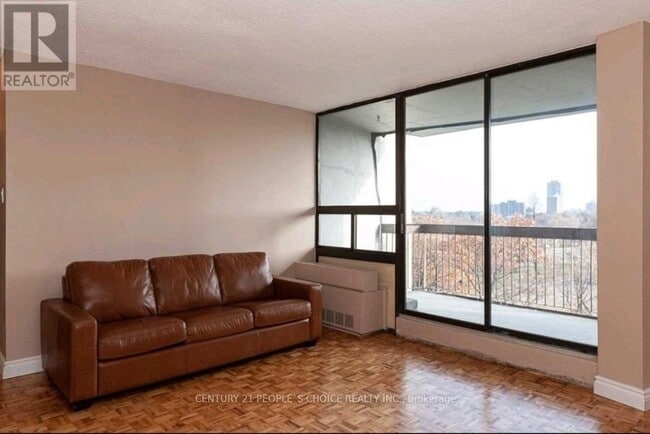 Building Photo - 50-450 Mississauga Vly Blvd