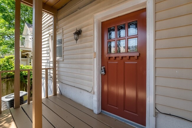 Building Photo - 216 Redan St