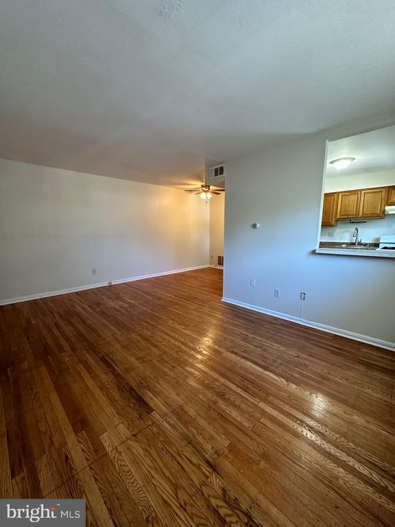 Foto del edificio - 7913 Dungan Rd
