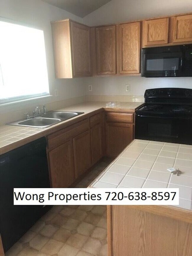 Foto del edificio - 3 Bedroom 2 1/2 Bath in Adams 12 School District