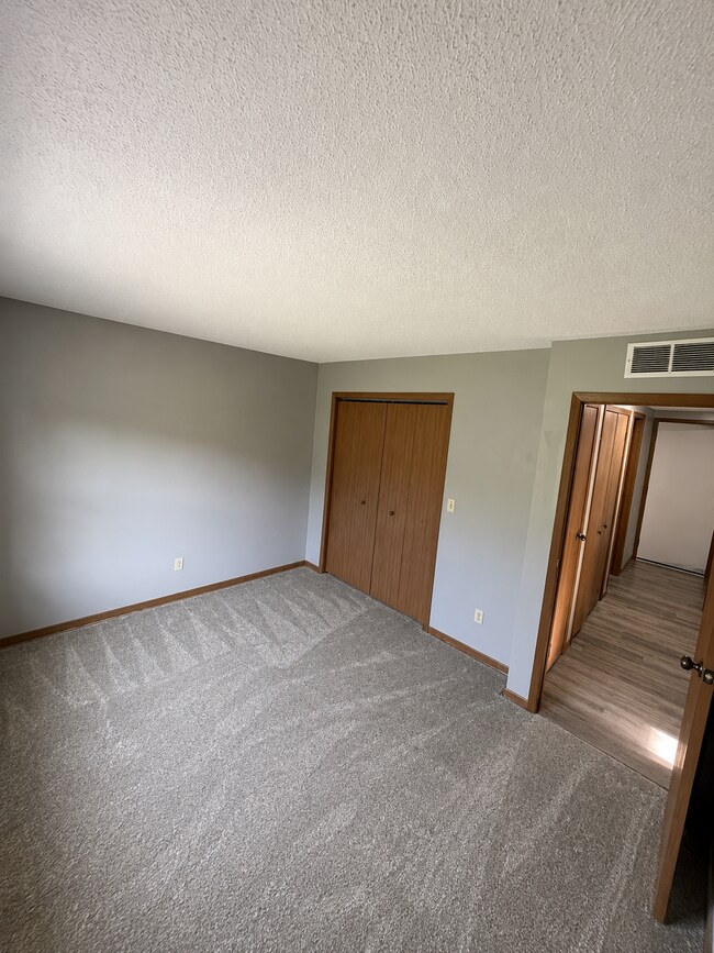 Foto del edificio - "2-Bedroom Duplex in Sidney, OH - 342 West Parkwood!"