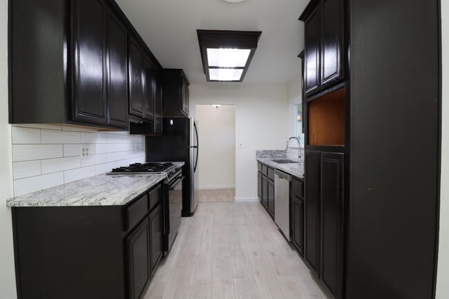 Building Photo - 1086 Springfield Dr