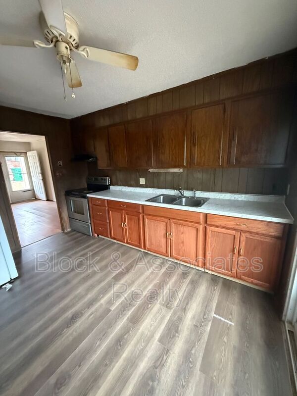 Building Photo - 309 N Hall St