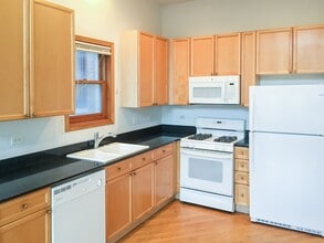 Building Photo - 1326 W Diversey Pkwy