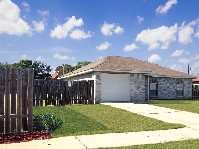 Foto del edificio - 2303 Jerome Dr