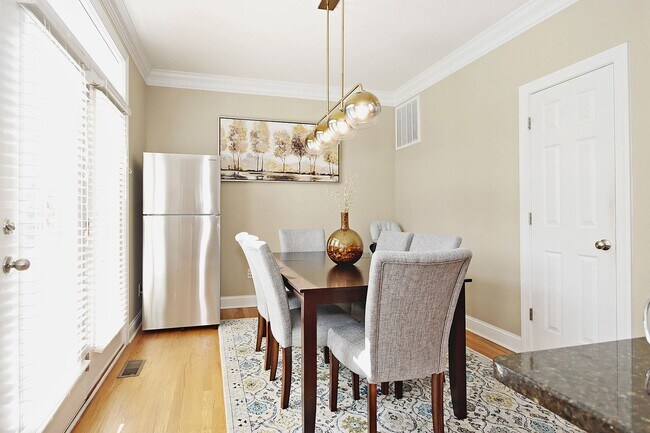 Building Photo - Avon Park Townhome With Mountain Views