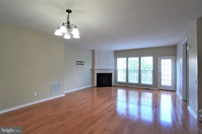 Building Photo - 604 Ellison Dr
