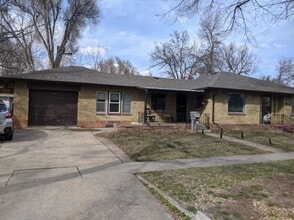 Building Photo - 400 Longs Peak Ave