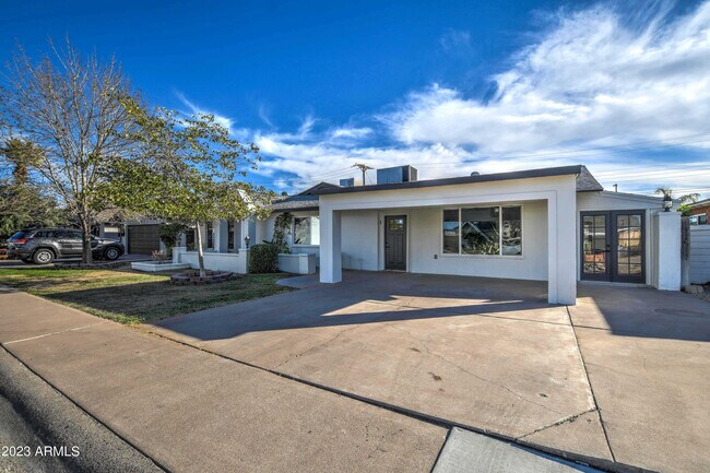 Foto del edificio - 8349 E Columbus Ave