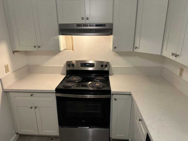 Building Photo - 3 Bed 2.5 Bath Townhouse