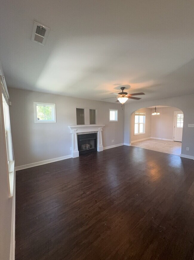 Foto del edificio - 1115 Westmoreland Dr