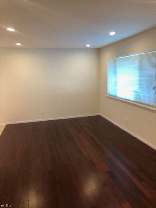 Building Photo - 1608 5th Ave