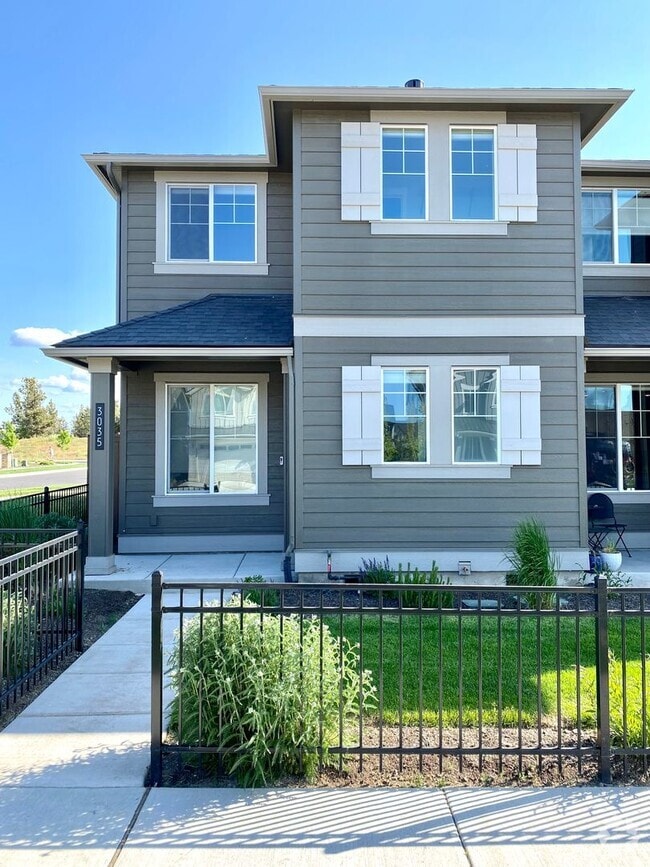 Building Photo - 3035 NE Red Jasper Pl