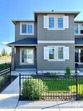 Building Photo - 3035 NE Red Jasper Pl