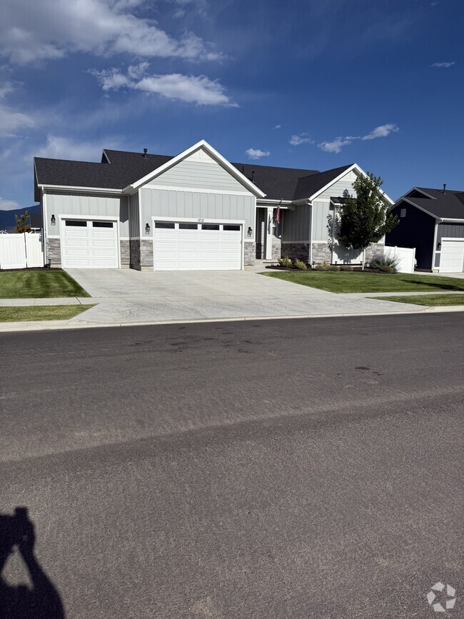 Building Photo - 1712 S 1160 E