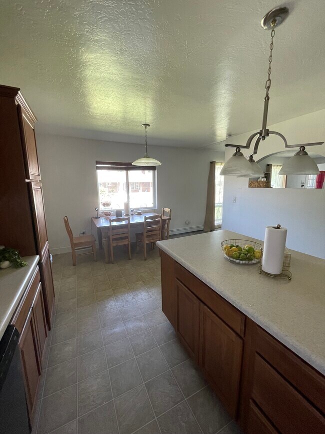 Foto del edificio - 633 N Placer Ct