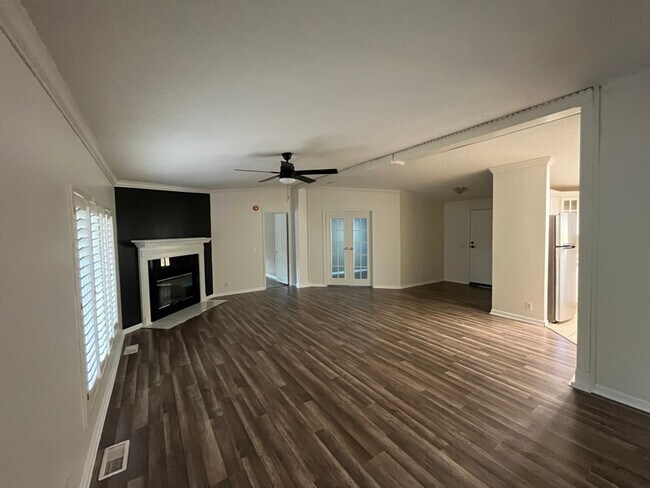 Foto del edificio - 16 Madison Dr