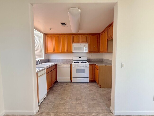 Building Photo - 2054