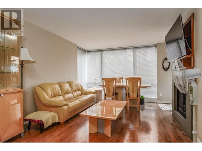 Building Photo - 9188-9188 Hemlock Dr
