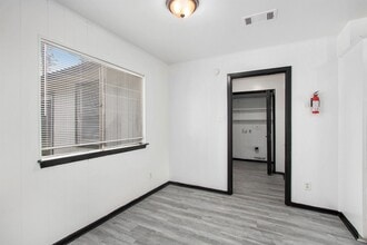 Building Photo - 10906 Panay Dr