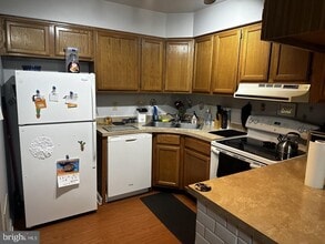 Building Photo - 2101 Cedar Run Dr
