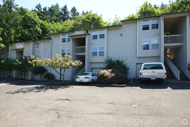 Building Photo - Tree Hill Commons